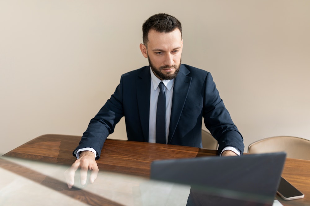 Accident de travail : prévenir les risques liés aux rayonnements non ionisants
