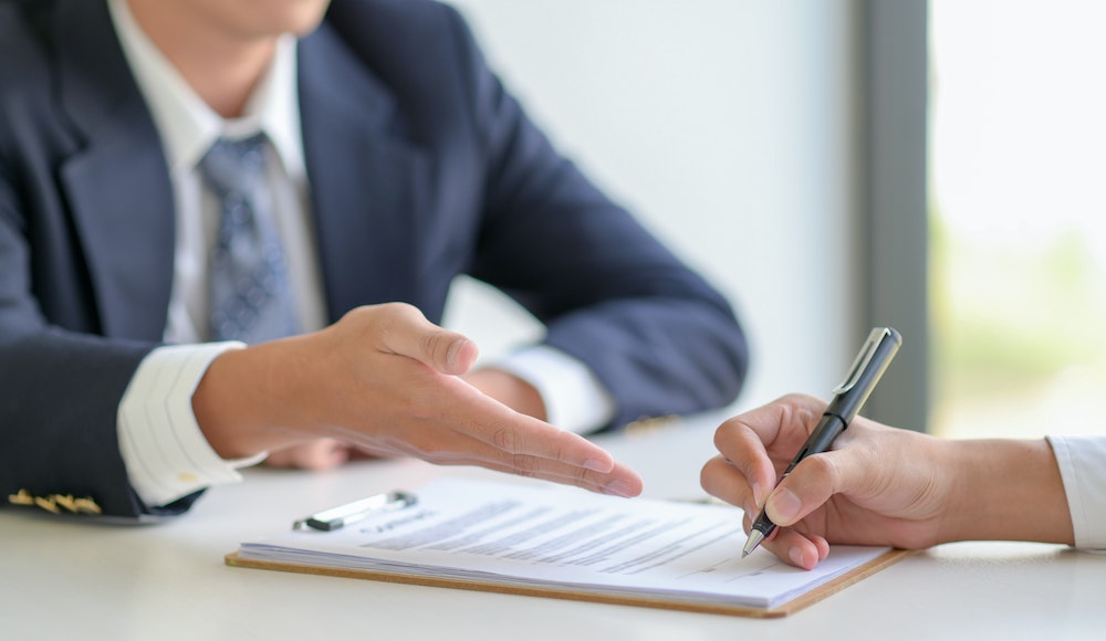 Mettre fin à un contrat de remplacement : les enjeux et les procédures